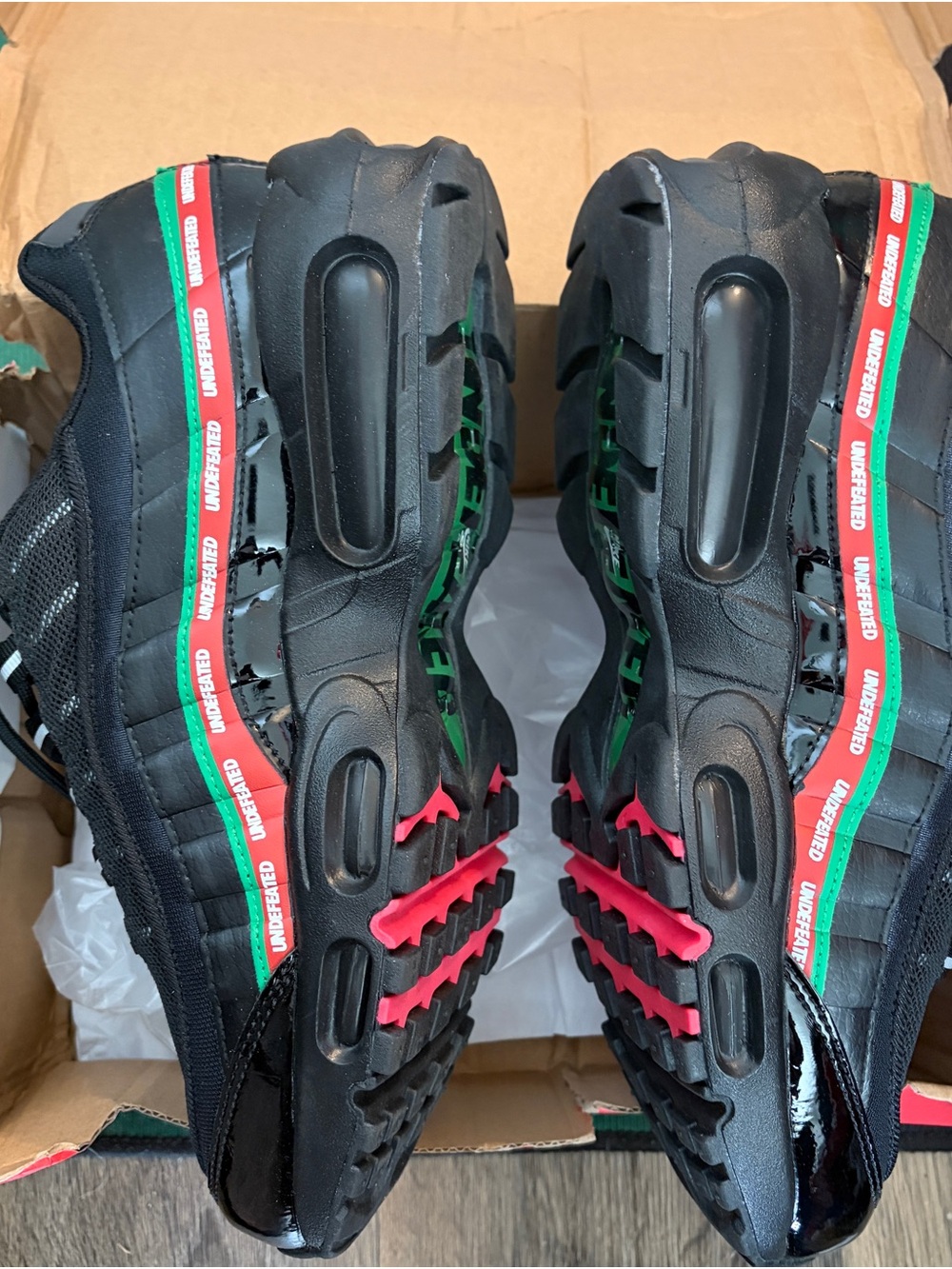 Size - 9.5 Nike Air Max 95 /Undefeated collab Black/Red/Green Trainers - Picture 4 of 6